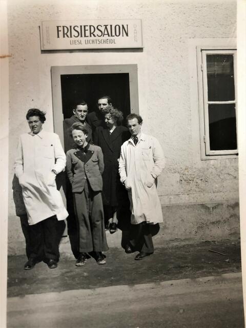 Der erste eigene Friseursalon – mit Bruder Josef – in Großhöflein. | Foto: Vanessa Bogad
