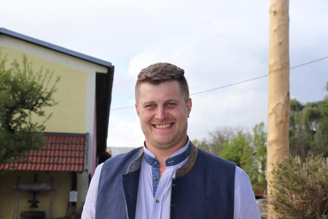 Bürgermeister Bernhard Schasching hofft, dass sich in den nächsten fünf Jahren mehr Firmen und Junge in Kopfing ansiedeln.  | Foto: Breit/BRS