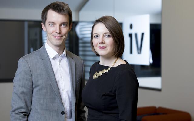 Setzen sich für verbesserte Vereinbarkeit von Familie und Job unter der Prämisse einer flexibler gestalteten Kinderbetreuung ein: Dominik Santner und Julia Aichhorn (Junge Industrie) | Foto: M. Kanizaj