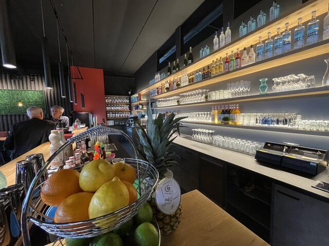 Auch eine Cocktailbar gibt es im neuen Cafe Pool in Eggersdorf. | Foto: Hofmüller (10x)