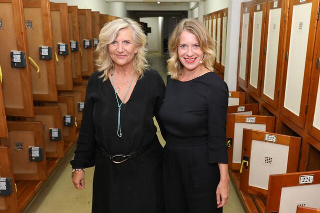 Angelika Hager holt für den Auftakt des Schwimmenden Salons 2021 Schauspielstar Caroline Peters nach Bad Vöslau, die gemeinsam mit Harald Schmidt auftreten wird. | Foto: Thermalbad Bad Vöslau