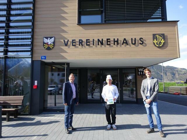 Bgm .Manfred Gaßner, Doppeljuniorenweltmeister Matěj Švancer und Vzbgm. Christoph Schett | Foto: Gemeinde Kaprun/DAVID