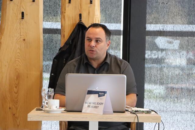 Prokurist Michael Schöpf informierte zu den bereits umgesetzten Projekten in Bereich der Berggastronomie.