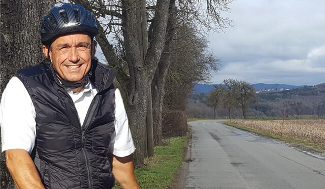 Vizebgm. Richard Kerbl vor der Verbindungsstraße von Pichlern nach Sierning, die ab 2022 mit einem eigenen Geh- und Radweg erweitert wird. | Foto: Team Sierning