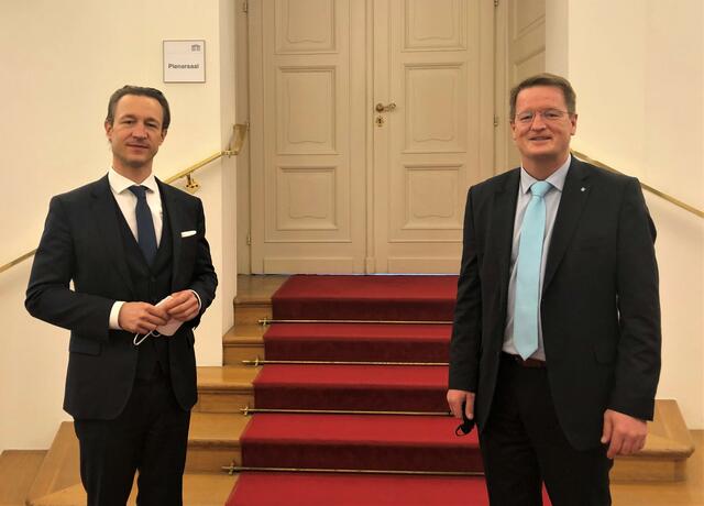 Finanzminister Gernot Blümel und Nationalratsabgeordneter Manfred Hofinger nach der Plenarrede im Parlament | Foto: privat