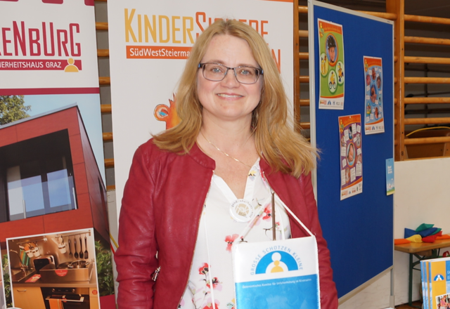 Sabine Jahn, Projektleiterin der KinderSicheren Bezirke Deutschlandsberg, Leibnitz, Leoben und Voitsberg, klärt seit vielen Jahren rund um die Themen Unfallprävention und Kindersicherheit auf.
