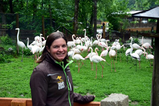 Marion Mayr vom Raritätenzoo Ebbs und die zahlreichen Bewohner freuen sich, nach so langer Zeit, wieder auf Besucher, auch wenn noch unklar ist wie es weiter gehen wird. | Foto: Schwaighofer/BB Archiv 