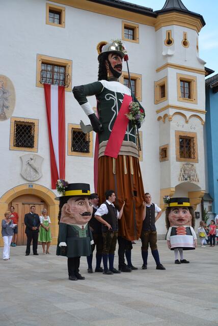 Tamswegs Samson mit seinen Zwergerln bei einem Samsonumzug in Tamsweg. | Foto: Archiv BBL