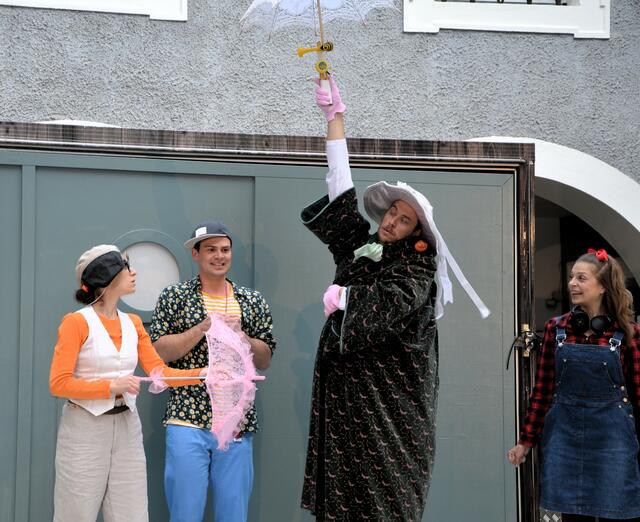 Dommeldidot mit Schüler Klemens Dellacher, Lolli Lolita Gregor Kronthaler und Schülerin Beate Gramer