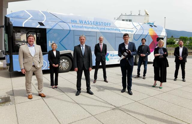 In Villach wurde heute der Wasserstoff-Bus präsentiert, der testweise im Linienverkehr unterwegs sein wird. | Foto: Büro LR Schuschnig