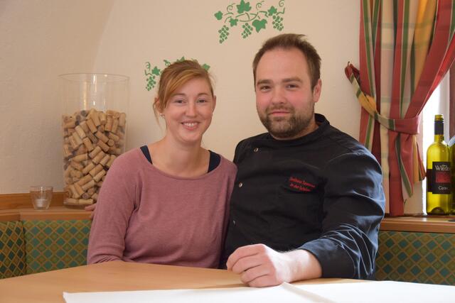 Bianca Pramberger (links) und Markus Ferlbermayr (rechts) sind die Juniorchefs der "Taverne in der Schön" in Micheldorf.