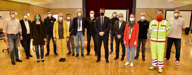 Die Geschäftsführer und Manager der großen Wirtschaftsbetriebe des Mittleren Schwarzatals, Schoeller Bleckmann Technisches Service, Schoeller Bleckmann Tubacex, Schoeller Bleckmann Oilfield, Semperit, Christof Group, Schoeller Bleckmann Medizintechnik, Amada, Voith, Natex, Sonnek, Stieg &amp; Böhm und Kirnbauer. | Foto: Stadtgemeinde Ternitz