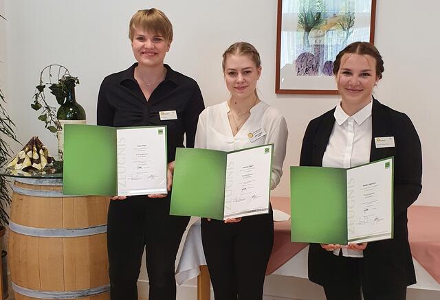 Die TOP 3 Leistungsträgerinnen der 4. Jahrgänge der HLW Spittal
Irina Haas 
Marina Egger
Annika Moritzer
v.l.n.r.
#hlwpsittal
 | Foto: #hlwspittal