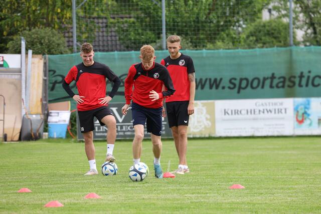 Das Mannschaftstraining macht den Jungs sichtlich Spaß.