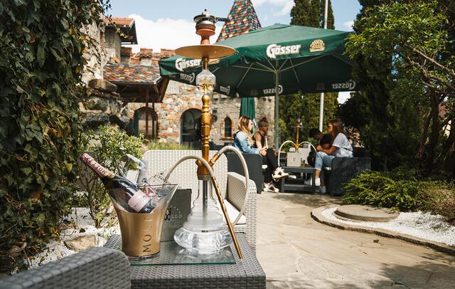 Die Burg in Spielberg zählt zu den Top-Gastronomiebetrieben der Region und bietet ihren Gästen auch schöne Gastgärten an. | Foto: nero:events