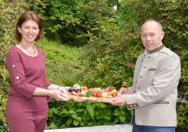 Landwirtschaftskammer-Präsidentin LAbg. Michaela Langer-Weninger und Johann Perner, Obmann des Landesverbandes für Schafzucht und -haltung OÖ | Foto: LK OÖ