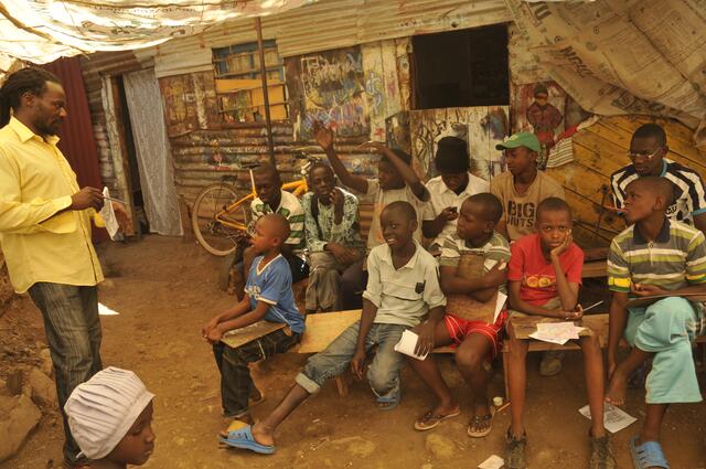 Unterricht in Mathare, einem Stadtteil von Nairobi in Kenia | Foto: Kunst zu Recht Wien