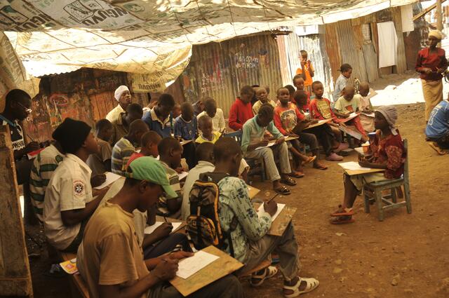 Unterricht in Mathare, einem Stadtteil von Nairobi in Kenia | Foto: Kunst zu Recht Wien