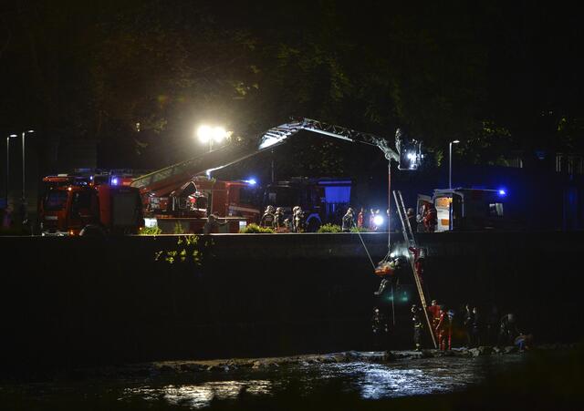 Feuerwehr, Rettung und Polizei musste am Sonnendeck helfend eingreifen. | Foto: zeitungsfoto.at