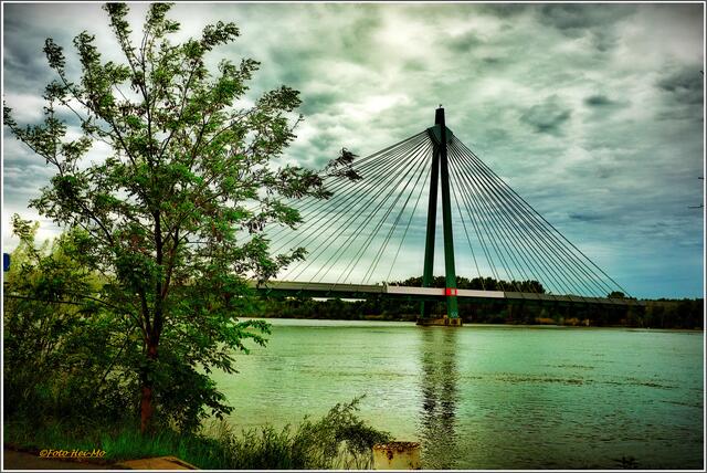 Die Donaustadtbrücke der U2 am Vormittag, das Wetter war noch nicht ganz so schön...