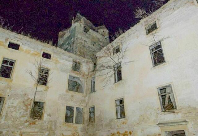 Geisterjäger unterwegs im Schloss Pottendorf. | Foto: Vienna Ghosthunters