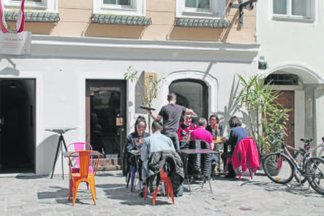 Die höchste Gastgartendichte verzeichnet die Innenstadt mit 160 angemeldeten Schanigärten. Dazu zählt unter anderem das Restaurant muto in der Linzer Alststadt. | Foto: BRS