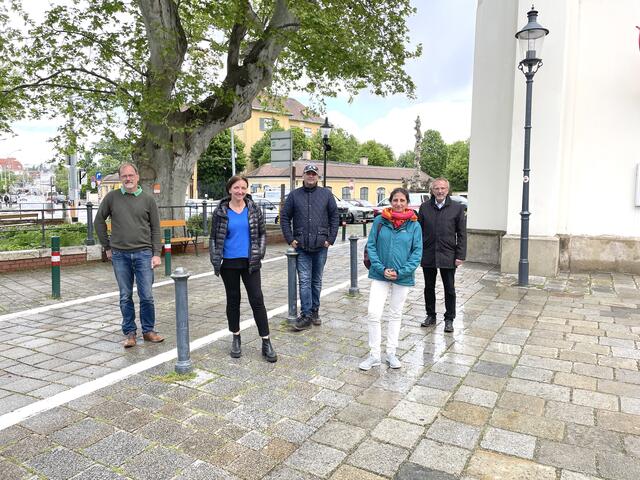 Georg Fuchs, Dorothea Massing, Merten Mauritz, Alexandra Steiner und Herbert Hofmann (v.l.) organisieren den Markt gemeinsam. | Foto: Berger