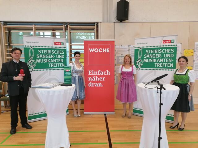 Moderator Karl Lenz begrüßte auch das EKG Terzett in der Sendungsaufzeichnung SUMT in Kumberg. | Foto: Riedl