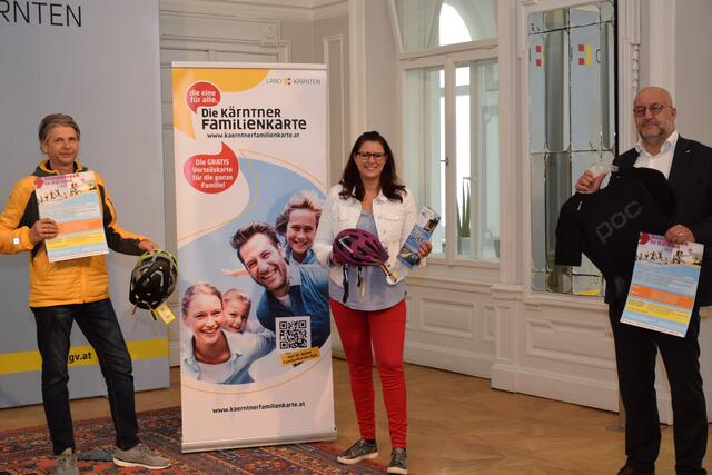 Die Kärntner Familienkarte verbindet viele Vorteile in einem Produkt. | Foto: Büro LR.in Schaar