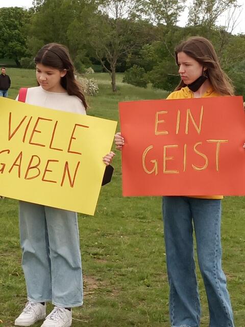 Abschluss auf dem Laaerberg - auch die Töchter von Glaubenskirchen-Pfarrerin Anna Kampl sind dabei