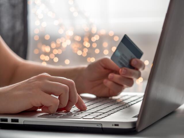 Online kaufen, im Geschäft abholen – Click&amp;Collect – wird immer beliebter. | Foto: panthermedia/Fascinadora