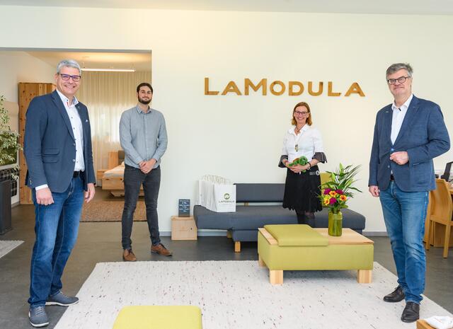 Von links: LaModula-Gschaftsführer Hannes Bodlaj, Fachberater Mario Reck, Barbara Bodlaj, zuständig für das Marketing sowie Manfred Zöchbauer, Spartengeschäftsführer Handel, WKOÖ. | Foto: LaModula