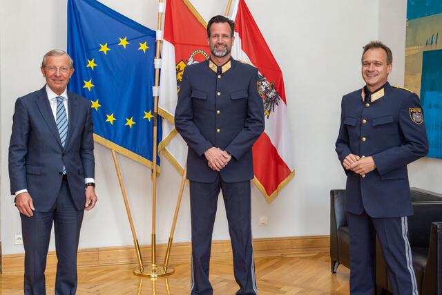 Antrittsbesuch im Chiemseehof in Salzburg, v. li: Landeshauptmann Wilfried Haslauer, Andreas Holzer (neuer Direktor Bundeskriminalamt) und Bernhard Rausch (Landespolizeidirektor Salzburg). | Foto: Land Salzburg / Camera Suspicta - Susi Berger