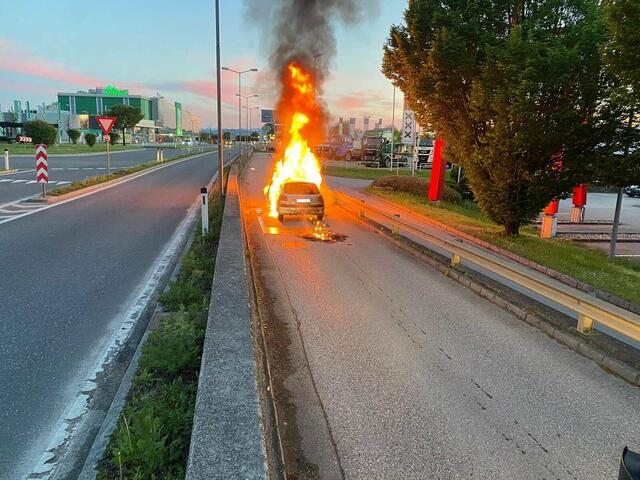 Am Einsatzort in Greinsfurth. | Foto: Bfkdo Amstetten / FF Greinsfurth