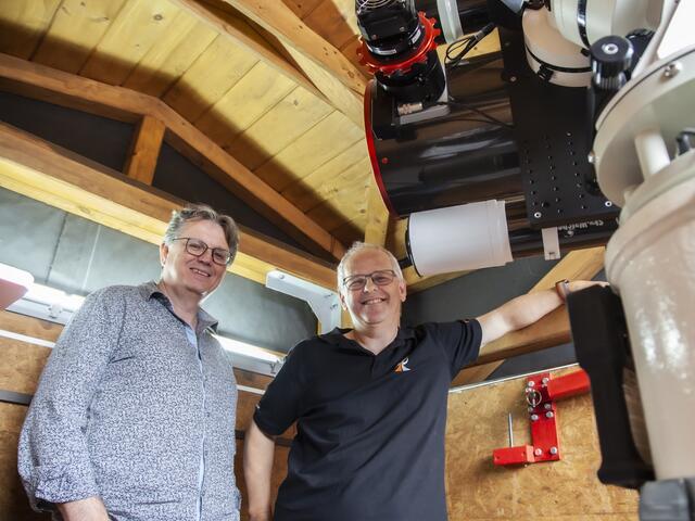 Berhard Reiter und Werner Pribil stellen die "Astronomische Gesellschaft Leitzersdorf vor".