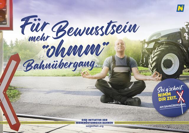Die vier Hauptsujets der „Sei g’scheit“ Kampagne rufen auf charmante Art zu mehr Achtsamkeit im Bereich eines Bahnübergangs auf.
