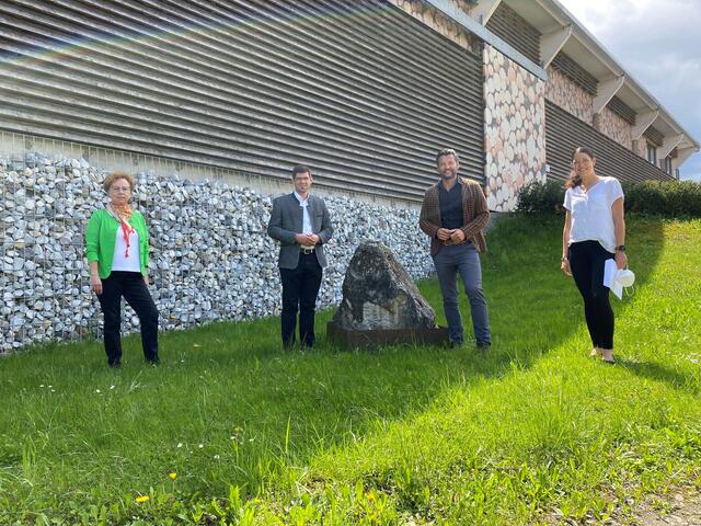 Ingeborg Schönherr (Carnica Region Rosental), LR Martin Gruber, Projektträger Hannes Hafner und Projektverantwortliche Regionalwärmegruppe, Sabrina Martin.