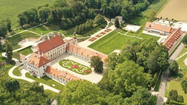 Schloss Thalheim bietet Unterhaltung und Ruhe für die Seele.