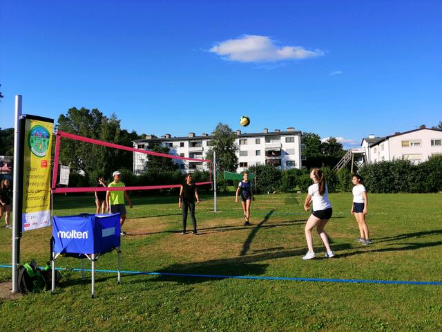 "Fit mit Volleyball" ist auch heuer wieder am Progamm des Turnvereins St. Veit und findet ab Mitte Juni am Jahn-Turnplatz statt.
