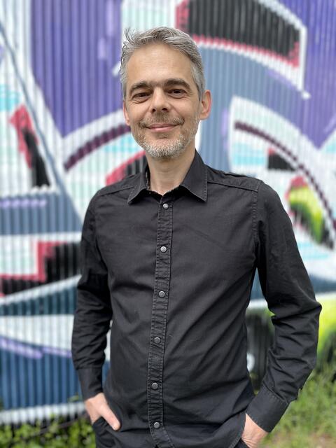 Wolfgang Mayr hat 2007 den Verlag federfrei gegründet und mittlerweile Werke von mehr als 50 Autoren herausgebracht. Das Buchprogramm setzt auf den Bereich „Krimi und Thriller“ mit Schwerpunkt Regionalkrimis Österreich. Im Frühling 2021 hat er gemeinsam mit Christina Gärtner den Verein LIRAU - Der LiteraturRaum gegründet, der das Welser Lesefest am 14. August in der Burg Wels veranstaltet. | Foto: LIRAU/S. Peterstorfer