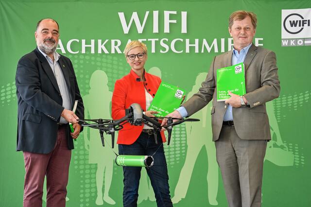V. l.: Georg Spiegelfeld (WIFI Kurator), Doris Hummer (Präsidentin WKO), Harald Wolfslehner (WIFI Institutsleiter). | Foto: Alexander Schwarzl