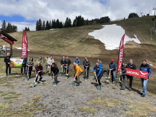 Spatenstich für den Wanderweg "Wildes Lachtal". | Foto: Verderber