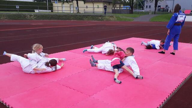 Die aktiven Mitglieder des Judovereins trainieren wieder im Vollkontakt, aber zurzeit noch im Freien. Dadurch ist man wetterabhängig.