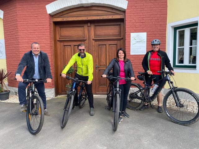 Hannersdorf: Bgm. Gerhard Klepits, Markus Gollacz, Maria Gollacz-Kristaloczi und 2. Landtagspräsident Bgm. Georg Rosner | Foto: ÖVP Bezirk Oberwart