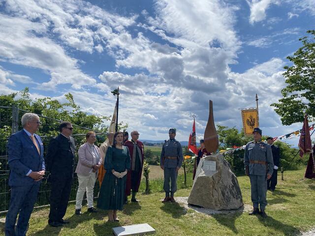  Bgm Ing. Mag. Alfred Riedl, IkkH Sandor Habsburg Lothringen, Kommerzialrätin Elisabeth Lindmayer, IkkH Herta Margarete Habsburg Lothringen, Bop Jon Sunim Tenzin Tharchin sowie NÖ Traditionsverbände  | Foto: Vivien Rose 