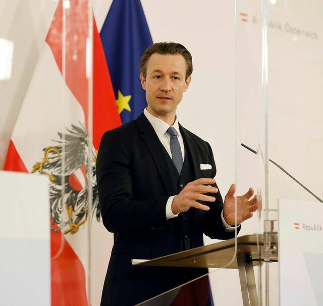 Finabzminister Blümel will einige Corona-Hilfen auslaufen lassen. | Foto: Dragan Tatic