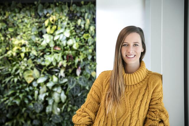 Cornelia Diesenreiter hat ihr erstes Buch "Nachhaltig gibt's nicht" veröffentlicht. | Foto: Molden Verlag