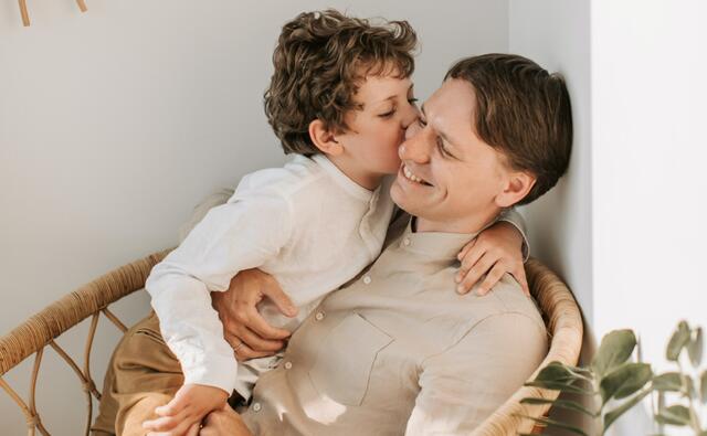 Am Sonntag, 13. Mai, ist Vatertag: Der perfekte Zeitpunkt, um wieder ein bisschen mehr gemeinsam zu unternehmen. | Foto: Karpovich/Pexels (Symbolfoto)