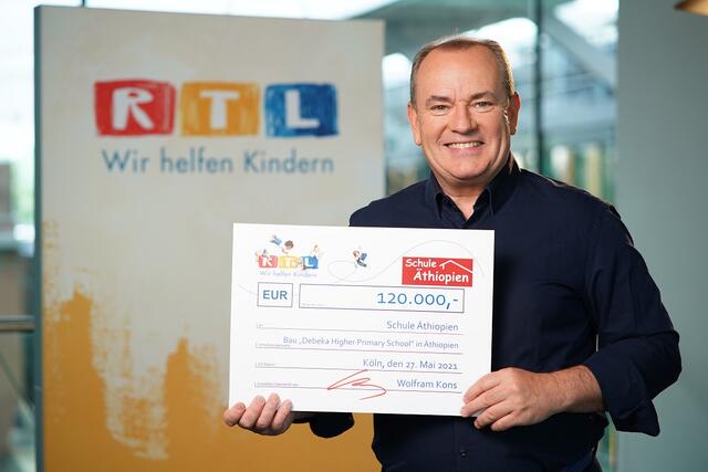Moderator Wolfram Kons übergab virtuell die unglaubliche Summe von 120.000 Euro an den Verein "Schule Äthiopien".