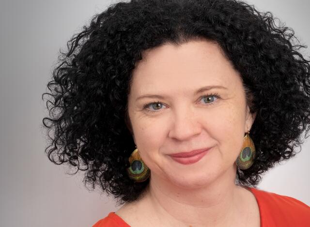Elfriede Halzl stellt die essentiellen Fragen - dein Körper liefert die richtigen Antworten.